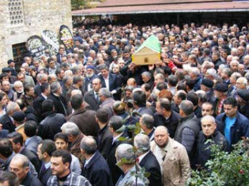 Son Yolculuğa Gözyaşları Arasında Uğurlandı