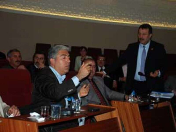 Mecliste Komisyon Gerginliği