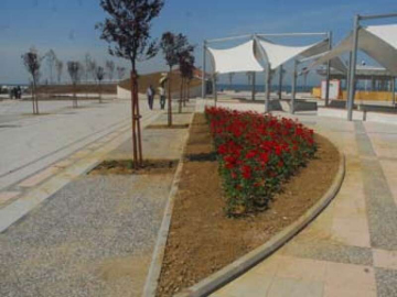 Cumhuriyet Meydanı’na 3 Bin Gül