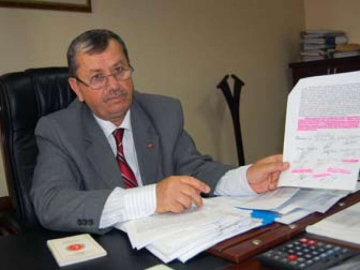 Alkış Başkanlık Koltuğunda