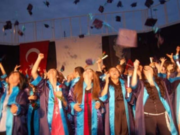 FSML’de Mezuniyet Coşkusu 