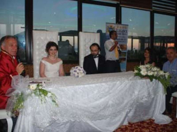 İz Ailesinin Mutlu Gününe Koçal Ve Coşkun’da Eşlik Etti