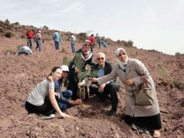 Yüzlerce Fidan Toprakla Buluştu