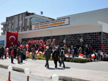 Türkiye'nin Çocuk Ergonomisine Göre Yapılmış İlk Tiyatrosu Törenle Açıldı