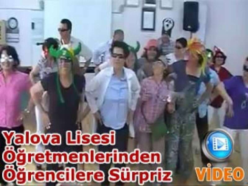 Öğretmenlerden Mezunlara Gangnam Style Sürprizi