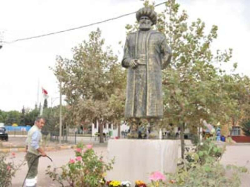 Hersekzade Ahmet Efendi'nin Heykeli Dikildi