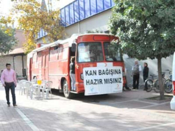 Kan Bağışı Otobüsü Gazipaşa Caddesinde
