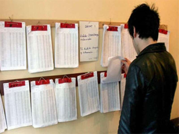 Vatandaş Seçmen Kütüklerine Koştu