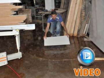 Onlarca İşyerini Su Bastı