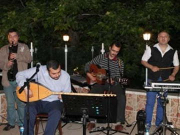 Kumsal Restaurant Yaza Merhaba Dedi