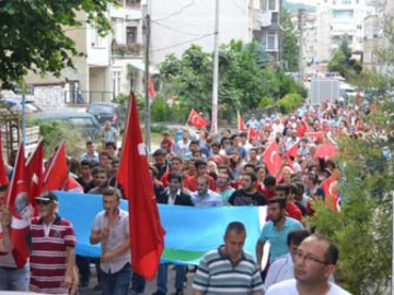 Çınarcık “Bayrağa Saygı” İçin Yürüdü