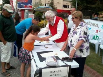 Kampanyaya Toprak Dede Tam Destek Verdi