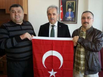 Üsküp’e Yalova'dan 1000 Adet Türk Bayrağı 