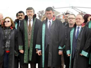 Avukatlar Günü Buruk Kutlandı