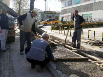Kaldırım Çalışmaları Sürüyor