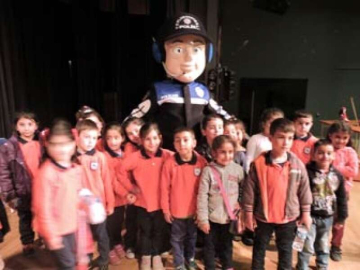 Polican Yalovalılarla Tanıştı