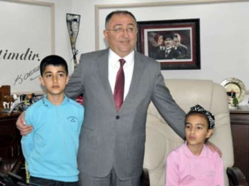 Minik Başkanlar Okullarına Park Ve Çöp Kovası Talimatı Verdiler