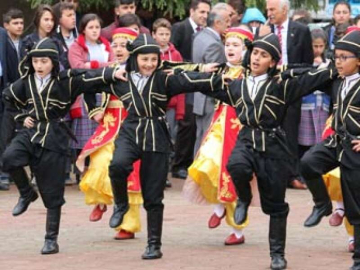 Çiftlikköy’de 23 Nisan Coşkuyla Kutlandı