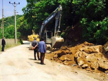 Armutlu'da Yollar Genişletiliyor