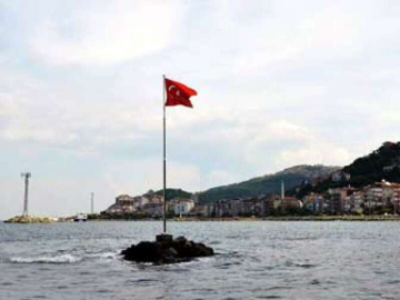 Türk Bayrağı Yeniden Dalgalanmaya Başladı