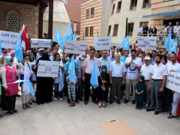 Çin Zulmünden Kaçan Doğu Türkistanlı Kadın Gözyaşlarına Boğuldu