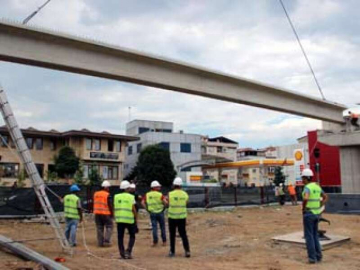  Kirişlerin Yerine Oturtulmasına Başlandı