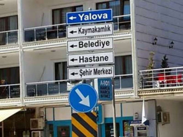 Armutlu'da Yön Tabelaları Yenilendi