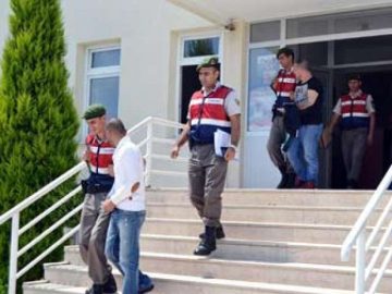 Jandarma Oto Hırsızlarını Yakaladı