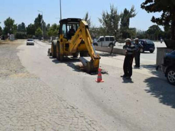 Ana Arterlerde Refüj Ve Yaya Kaldırımı Çalışması