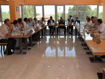 Vali Cebiroğlu, Altınova Muhtarlarıyla Buluştu