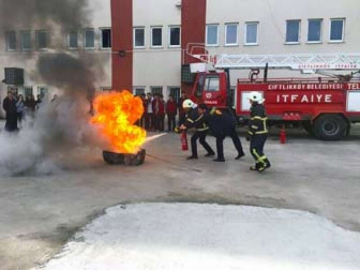 Çiftlikköy İtfaiyesi’nden Öğrencilerle Yangın Tatbikatı
