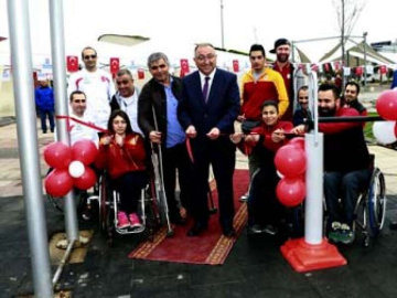 Galatasaraylı Sporcuların Katılımıyla Engelsiz Park Hizmete Açıldı