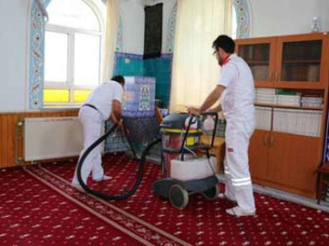 Camilere Ramazan Temizliği
