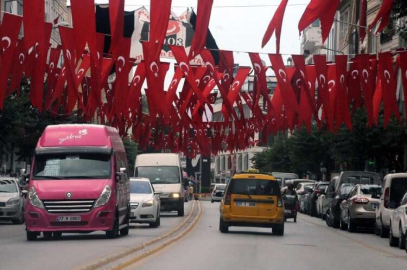 Yalova Bayraklarla Donatıldı