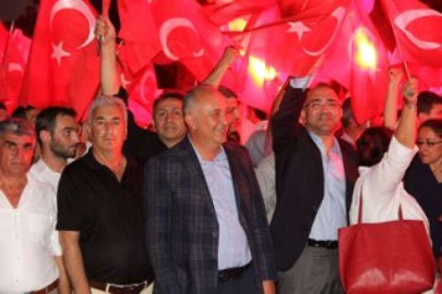 Çiftlikköy’de Demokrasi Nöbetine Binler Katıldı