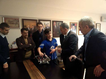 Öztabak Dahi Gencin Robotunu İnceledi