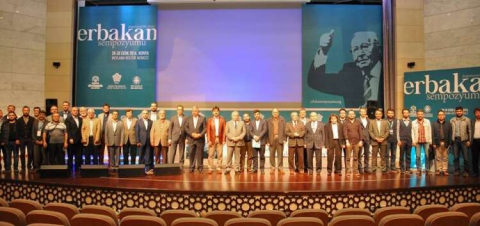 Abay Erbakan Sempozyumunun Başkanlığını Yaptı