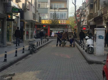 Parke Taşlı Sokaklara Anında Müdahale