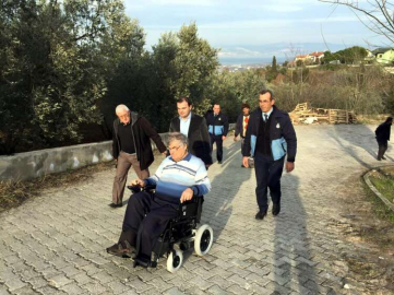 Yılmaz'dan Engelliye Akülü Tekerlekli Sandalye