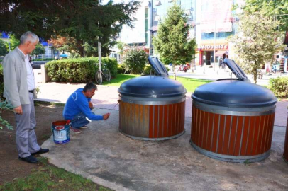 Kentin Muhtelif Yerlerine Bakım Yapılıyor