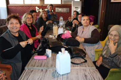 Sevgilerini İlmek İlmek Örüyorlar