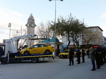 Taksiciler Çekicilerle Kaldırıldı