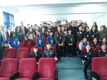 Hem Öğrenciler Hem De Çevre Kazanıyor