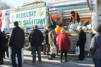 Yılbaşında Vatandaşlara 750 Fidan Dağıtıldı