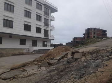 Heyelanda Zarar Gören Binalara Yıkım Kararı