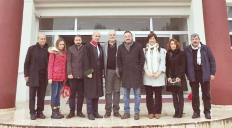 Bir Dairede 52 Seçmen