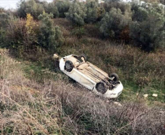 Virajı Alamayan Araç Şarampole Uçtu