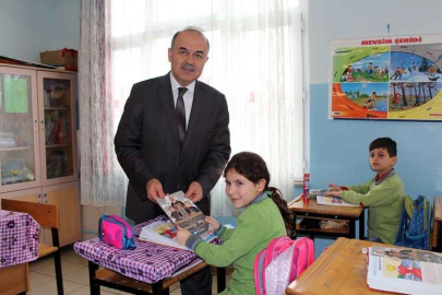 Vali Erol Öğrencilere Ders Kitabı