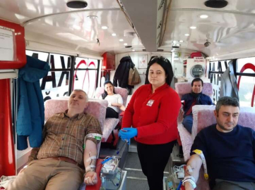 Sağlık Personellerinden Kan Bağışı