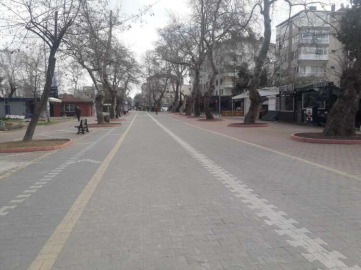 Yalova’da Caddeler Boş Kaldı